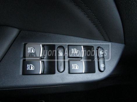 Seres 3 LUXURY 163 CH 120kW SUREQUIPEE AVEC TOIT OUVRANT PANORAMIQUE AUTONOMIE 329 KM