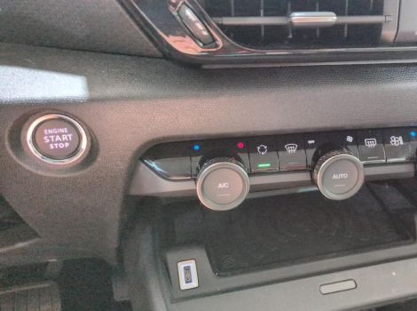 Citroën C4 HYBRIDE 145 CH BVA E-DCS6 MAX  AVEC CAMERA 360 ET AFFICHAGE TETE HAUTE