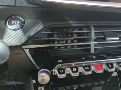 Peugeot 208 HYBRID 145CH BVA E-DCS6 GT AVEC NAVI ET CAMERA 360 ET DRIVE ASSIST PLUS