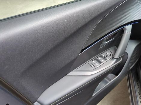 Peugeot 2008 HYBRID 145 BVA E-DCS6 GT