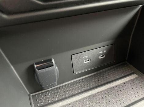 Renault CAPTUR 4 E-TECH FULL HYBRID 160 CH TECHNO AVEC CONSOLE FLOTTANTE PACK HIVER ET ROUE DE SECOURS