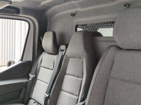 Renault MASTER FOURGON L2H2 3T5 BLUE DCI 130 TR BVM6 EXTRA AVEC PLANCHER BOIS ET CAMERA DE RECUL ET ATTELAGE