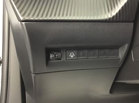 Peugeot 2008 HYBRID 145 e-DCS6 ALLURE
