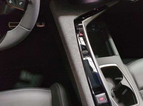 Peugeot 3008 HYBRID 145 BVA E-DCS6 GT