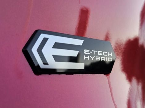 Renault CLIO 6 E TECH 160 CH FULL HYBRID ESPRIT ALPINE AVEC NAVIGATION CAMERA JANTES ALU 18 ET CHARGEUR SMARTPHONE INDUCTION