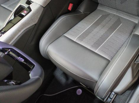 Peugeot 5008 HYBRID 145 BVA E-DCS6 7PL GT